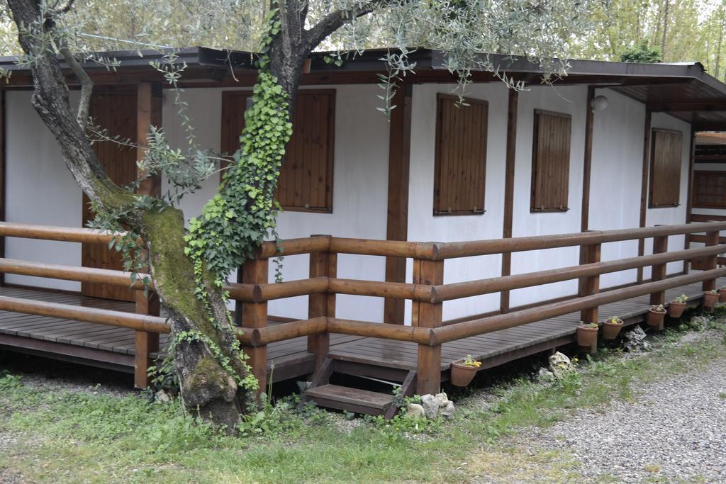 Campeggio Delle Rose Moniga del Garda Habitación foto